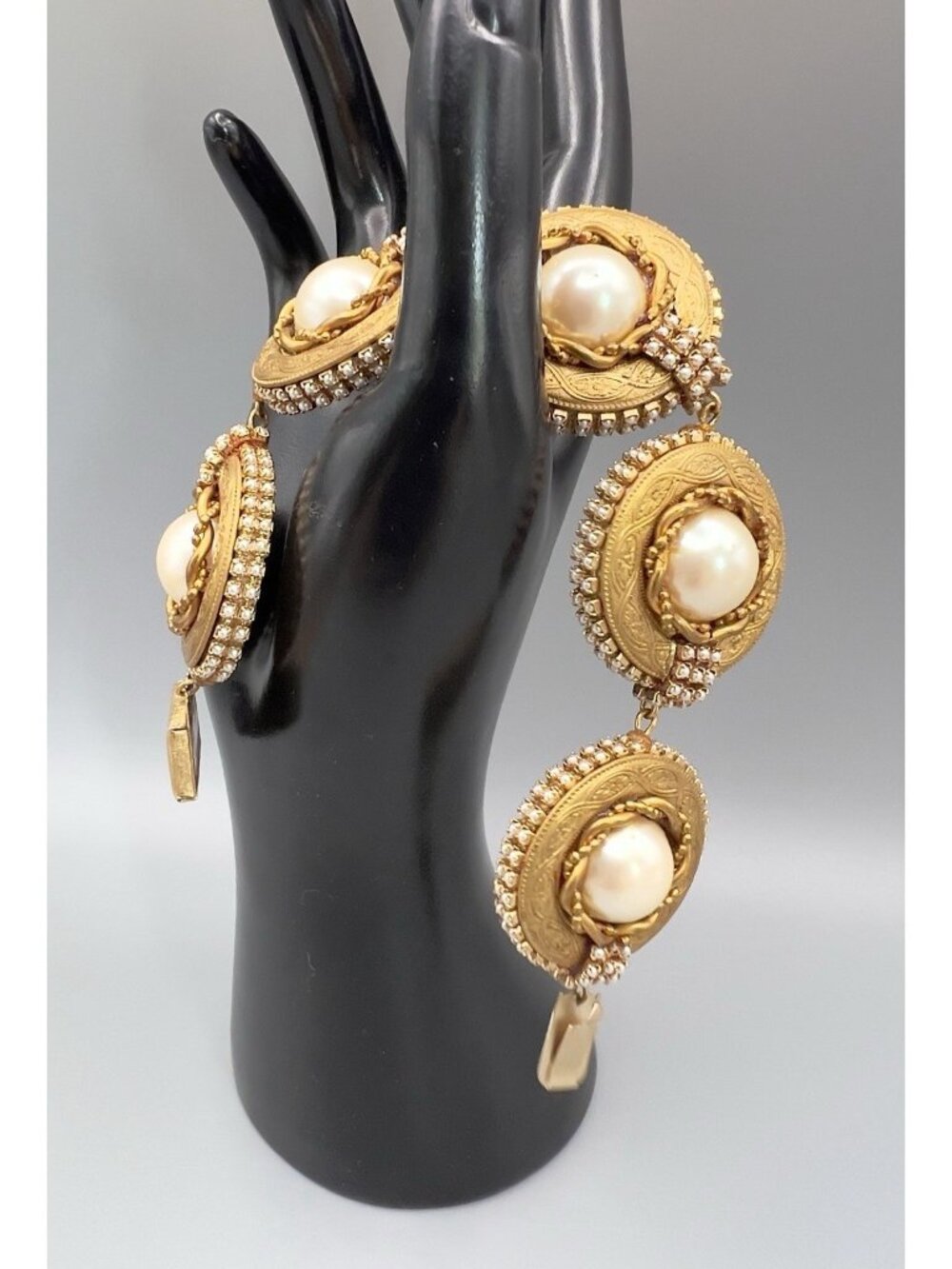 Rare Early Deanna Hamro Vintage Paper-Mâché Faux Pearl Medallion Bracelet
